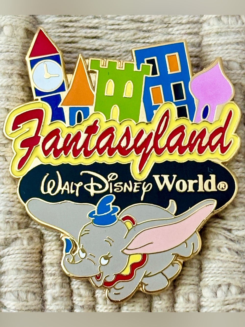 DISNEY 2000 *Rare* Walt Disney World Magic Kingdom Fantasyland with Dumbo Pin